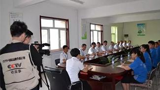 CCTV老故事《信用中國》欄目組來承德琢酒舉行開機儀式并進行花絮拍攝