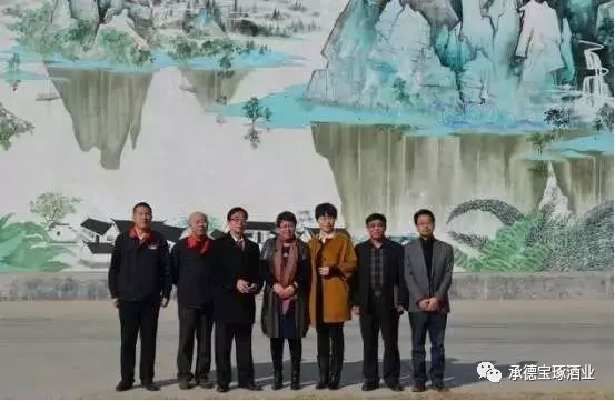 承德市收藏學會領導來承德寶琢酒業(yè)參觀座談