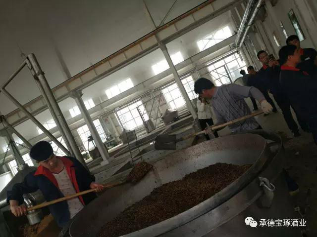 “海馬爸爸”團(tuán)隊(duì)一行到承德寶琢釀酒有限公司參觀考察