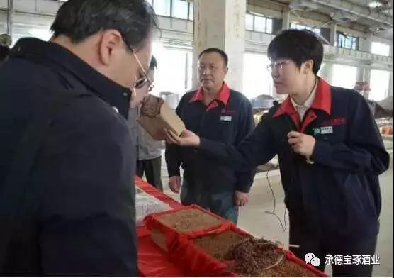 河北民族師范學(xué)院領(lǐng)導(dǎo)及專(zhuān)家導(dǎo)師來(lái)寶琢酒業(yè)參觀調(diào)研