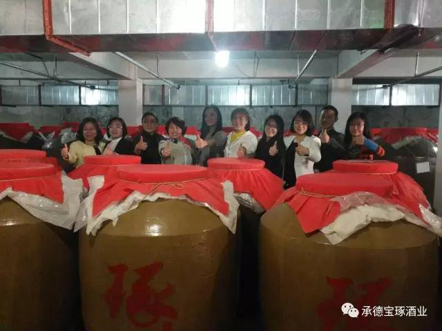 “海馬爸爸”團(tuán)隊(duì)一行到承德寶琢釀酒有限公司參觀考察