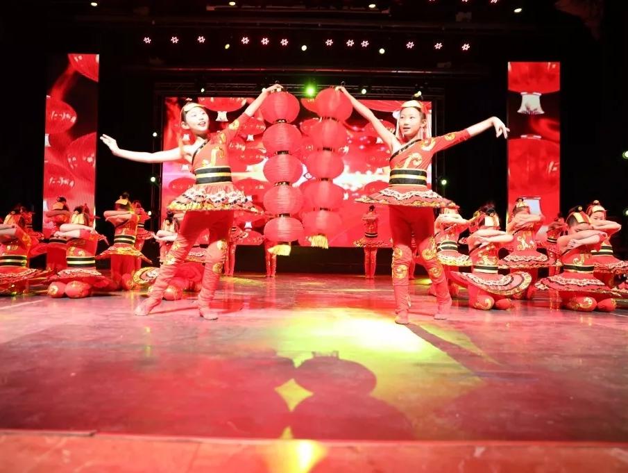 琢酒-新華路街道社區(qū)春晚圓滿成功